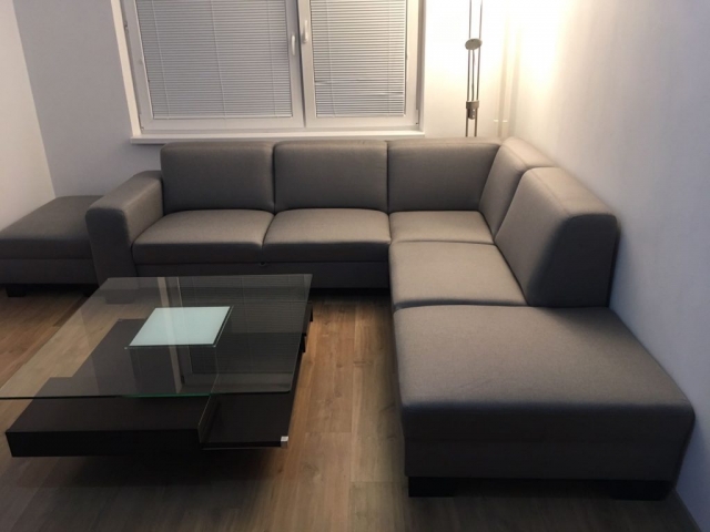 Rozkladacia sedacia súprava na 2 posteľ, sedacia súprava ponúka možnosť komfortného spania až 3 ľudí naraz. Sedačka Lemans Plaza (265x250cm) v poťahu s 5 ročnou zárukou LIBRA.