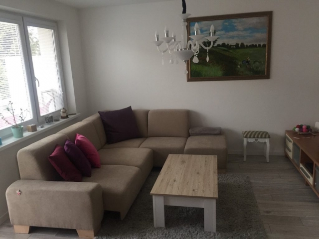 Sedacia súprava - Model: Tomi plaza, rozmer: 255x225cm v poťahu Grand. Sedačka má funkciu povysunutia sedáčikov o cca 25cm