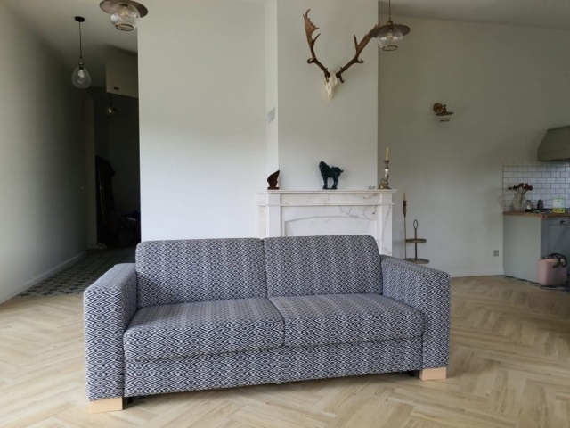 Sedacia súprava Sofa bed(200cm)s rozkladateľným matracom na spanie v dĺžke 200cm a šírke 140cm v dizajnovej látke Luciano.